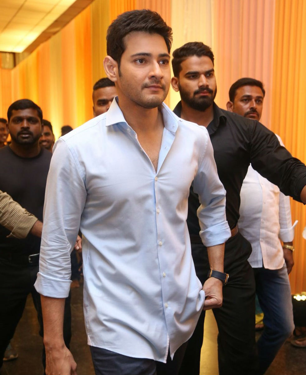 Mahesh Babu at Shyam Prasad Reddy daughter Maithri wedding. Mahesh Babu and Namrata,Mahesh Babu,Namrata,Shyam Prasad Reddy Daughter Maithri Wedding,Shyam Prasad Reddy,Maithri Wedding