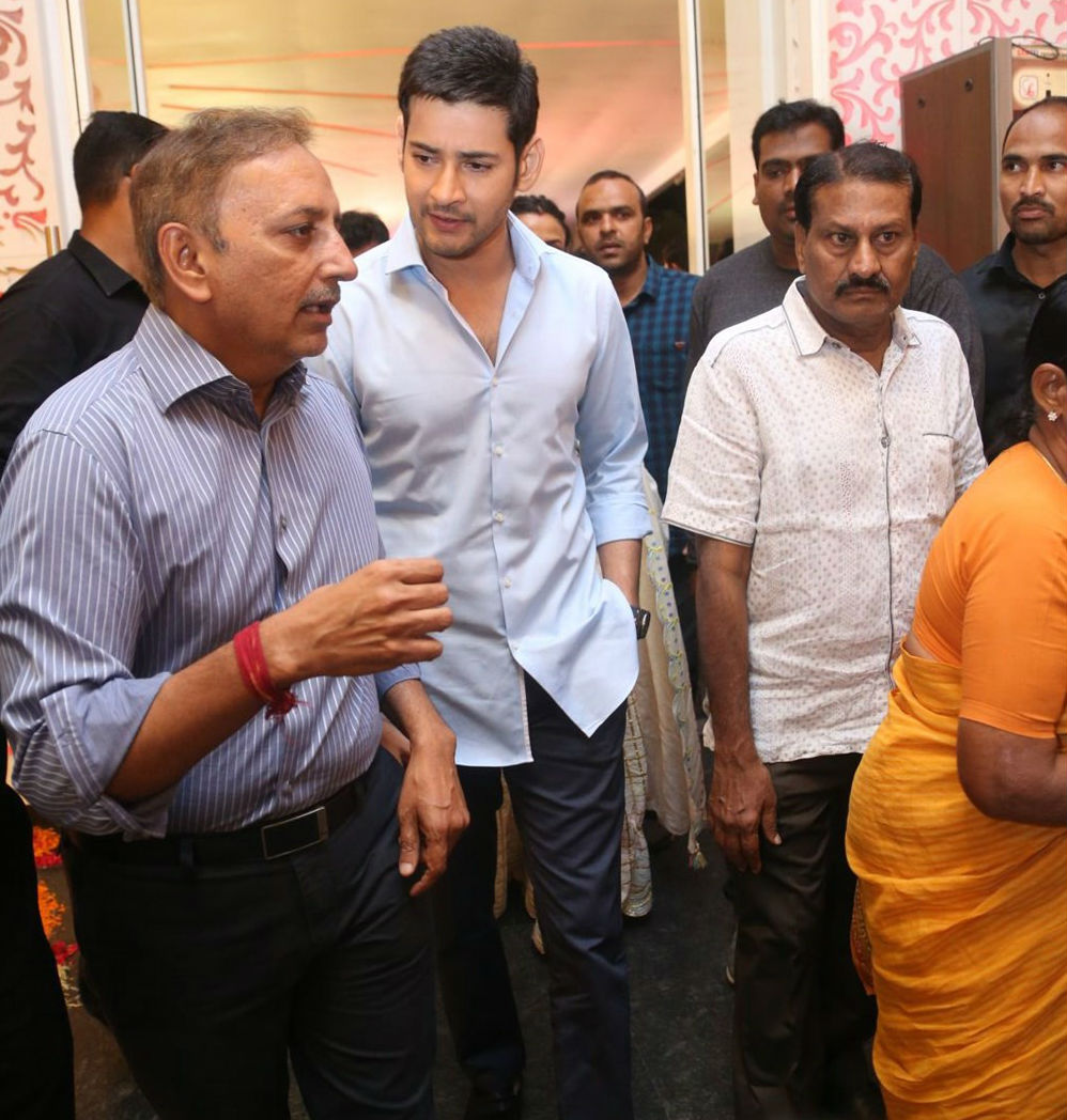 Actor Mahesh Babu at Shyam Prasad Reddy daughter Maithri wedding. Mahesh Babu and Namrata,Mahesh Babu,Namrata,Shyam Prasad Reddy Daughter Maithri Wedding,Shyam Prasad Reddy,Maithri Wedding