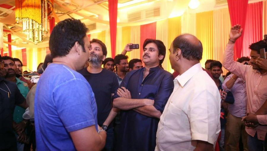 Film actor Pawan Kalyan spotted at Shyam Prasad Reddy daughter Maithri wedding. Pawan Kalyan,actor Pawan Kalyan,Pawan Kalyan at Maithri wedding,Shyam Prasad Reddy daughter,Shyam Prasad Reddy