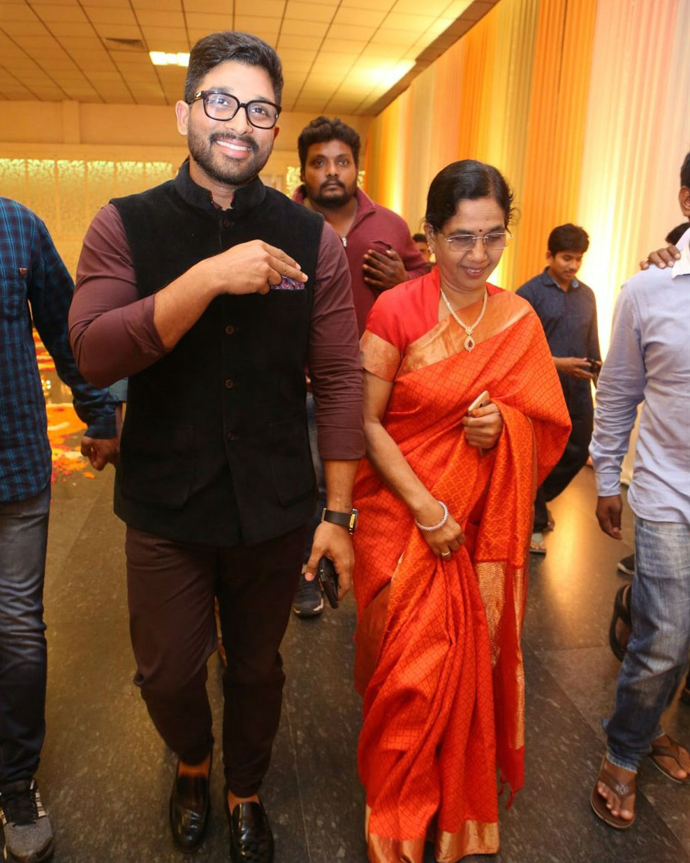 Allu Arjun with his mother Nirmala Allu at Shyam Prasad Reddy daughter Maithri wedding. Allu Arjun,actor Allu Arjun,Allu Arjun at Maithri wedding,Shyam Prasad Reddy daughter Maithri wedding