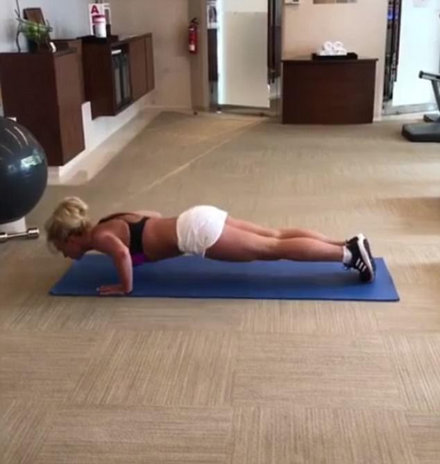 Singer Britney Spears posts workout picture on Instagram. Britney Spears,Britney Spears workout pic,Britney Spears workout pics,Britney Spears workout images,Britney Spears workout stills,Britney Spears workout pictures,Britney Spears workout photos
