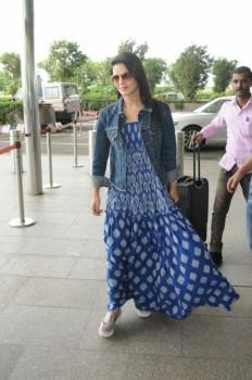 Bollywood actress Sunny Leone snapped at Chhatrapati Shivaji Maharaj International airport.