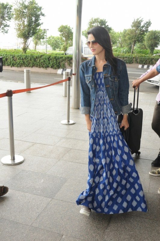 Indian film actress Sunny Leone snapped at Chhatrapati Shivaji Maharaj International airport on July 28, 2017. Sunny Leone,Sunny Leone snapped at airport,Sunny Leone spotted at airport,actress Sunny Leone,Sunny Leone at airport,Sunny Leone pics,Sunny Leone images,Sunny Leone stills,Sunny Leone pictures,Sunny Leone photos