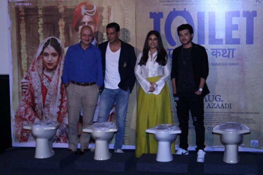 Actors Anupam Kher, Akshay Kumar, Bhumi Pednekar and Divyendu Sharma during a press conference regarding their upcoming film "Toilet: Ek Prem Katha" in Mumbai. Akshay Kumar,Anupam Kher,Bhumi Pednekar,Toilet: Ek Prem Katha,Toilet: Ek Prem Katha press conference,Toilet: Ek Prem Katha press conference pics,Toilet: Ek Prem Katha press conference images,Toilet: Ek Prem Katha press conference stills,Toilet: Ek Prem Ka