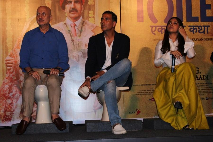 Actors Anupam Kher, Akshay Kumar, Bhumi Pednekar and Divyendu Sharma during a press conference regarding their upcoming film "Toilet: Ek Prem Katha" in Mumbai, on July 27, 2017. Akshay Kumar,Anupam Kher,Bhumi Pednekar,Toilet: Ek Prem Katha,Toilet: Ek Prem Katha press conference,Toilet: Ek Prem Katha press conference pics,Toilet: Ek Prem Katha press conference images,Toilet: Ek Prem Katha press conference stills,Toilet: Ek Prem Ka