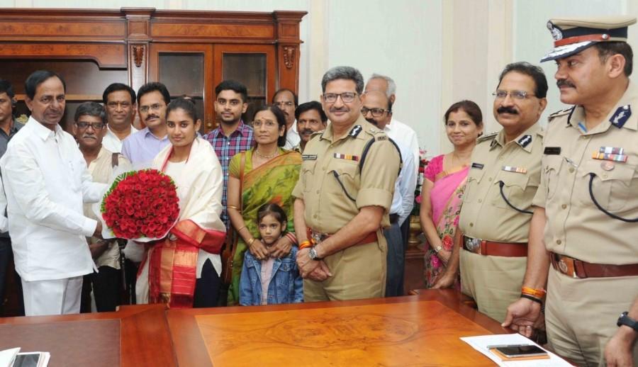 Mithali Raj's parents Dorai Raj and Leela Raj, Director General of Police Anurag Sharma and Hyderabad Police Commissioner Mahender Reddy were also present. Mithali Raj,K Chandrasekhar Rao,captain Mithali Raj,house for Mithali Raj