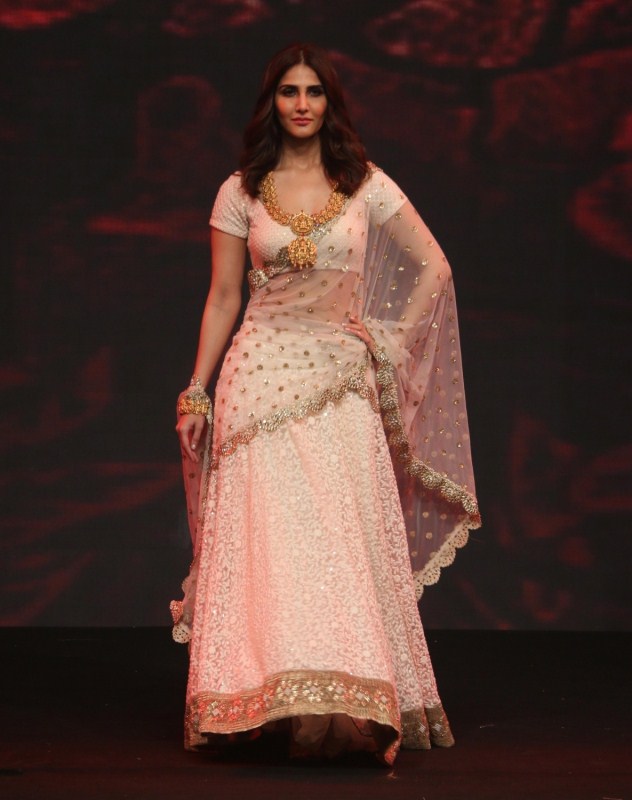 Actress Vaani Kapoor spotted at National Jewellery Awards 2017. Vaani Kapoor,actress Vaani Kapoor,National Jewellery Awards 2017,National Jewellery Awards,National Jewellery Awards pics,National Jewellery Awards images,National Jewellery Awards stills,National Jewellery Awards pictures,National Jewellery Awards photos