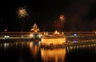 Baisakhi celebration at Golden Temple,Baisakhi celebration pictures,Baisakhi celebration images,Baisakhi 2015,Baisakhi celebration at Golden Temple Photos,Amritsar : Baisakhi celebration at Golden Temple,Golden Temple,Amritsar,AMRITSAR : Baisakhi celebra