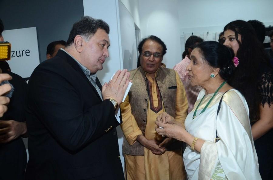 Singer Asha Bhosle and actor Rishi Kapoor during the inauguration of mobile store in Mumbai. Asha Bhosle,Rishi Kapoor,Shankar Mahadevan,mobile store launch,mobile store launch in Mumbai