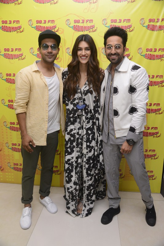 Bollywood celebs like Kriti Sanon, Ayushmann Khurranna and Rajkumar Rao promote Bareilly Ki Barfi at Radio Mirchi Studio. Kriti Sanon,Ayushmann Khurranna,Rajkumar Rao,Bareilly Ki Barfi,Bareilly Ki Barfi promotion,Bareilly Ki Barfi movie promotion