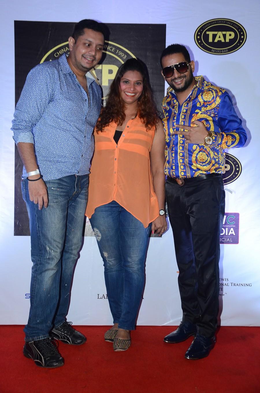 Bobby Warren Fernandes, Sandra Fernandes and Savio D'sa at the Karaoke World Championship 2017 launch party at TAP, Andheri West. Karaoke Kraziness,Karaoke Kraziness with celebs,Mudasir Ali,Vineet Sharma,Faisal N Ahmad,Savio D'sa,Manasi Athavale,Bobby Warren Fernandes,Sandra Fernandes