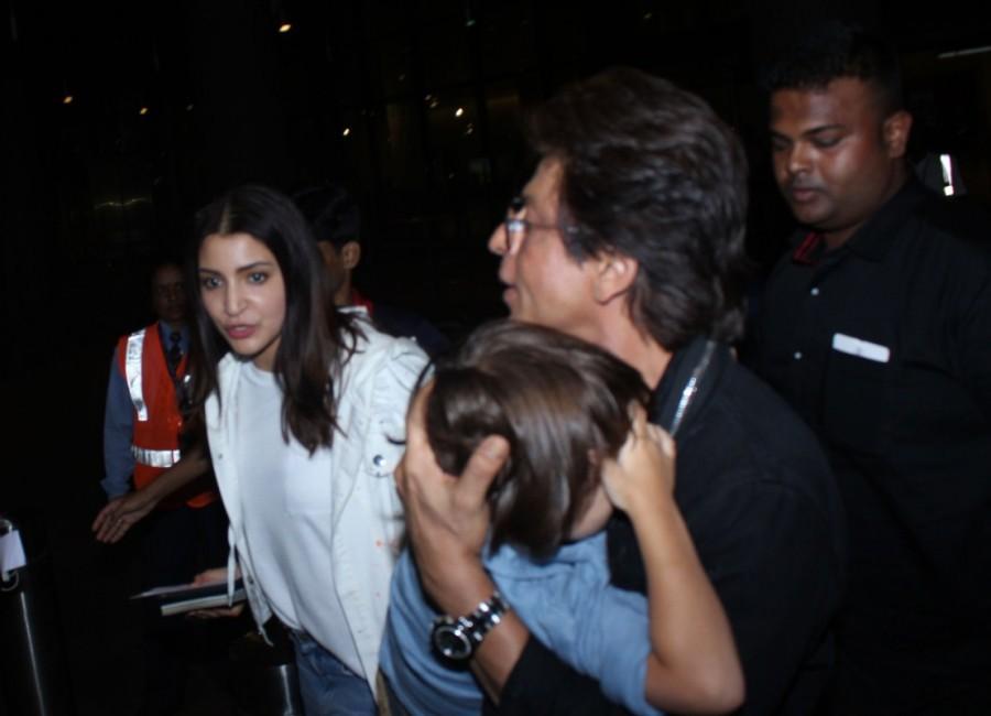 Actor Shah Rukh Khan and Anushka Sharma spotted at airport along with Abram Khan in Mumbai. Shah Rukh Khan and Anushka Sharma,Shah Rukh Khan,Anushka Sharma,Abram Khan,SRK