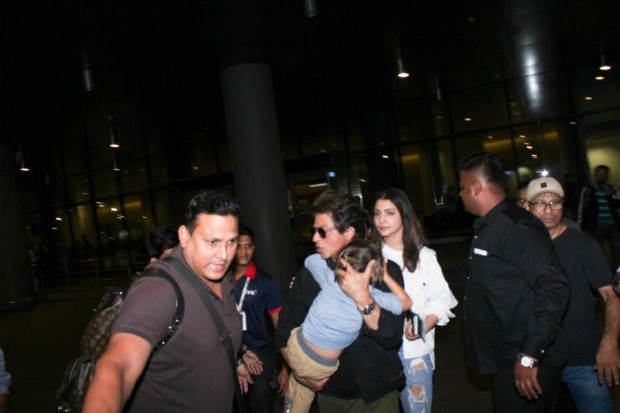 Bollywood actor Shah Rukh Khan and Anushka Sharma spotted at airport along with Abram Khan in Mumbai. Shah Rukh Khan and Anushka Sharma,Shah Rukh Khan,Anushka Sharma,Abram Khan,SRK