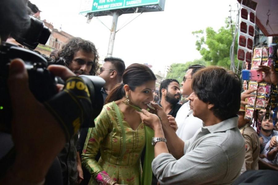 Savoring the Banarasi treat Shah Rukh Khan was overheard thanking the vendor for the lovely meetha paan. Sharing his experience of the visit Shah Rukh Khan tweeted, "Harry, Sejal & Imtiaz had a great time in Varanasi... thank u all for coming & big thanks to @ManojTiwariMP #JHMSInVaranasi" Shah Rukh Khan,Shah Rukh Khan AND Anushka Sharma,Imtiaz Ali,Anushka Sharma,Jab Harry met Sejal,Jab Harry met Sejal promotion,Jab Harry met Sejal movie promotion