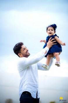 Telugu star Allu Arjun on Monday shared a picture with his daughter Arha, whom he described as the angel of his life, on Twitter and within minutes, the picture went viral with over thousand retweets. 
