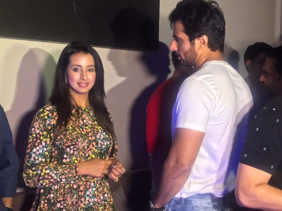 Bollywood actor Sonu Sood with Sanjjjanaa Galrani. Sonu Sood,Sonu Sood birthday,Sonu Sood birthday celebration,Sanjjjanaa Galrani,Sohail Khan,Arbaaz Khan