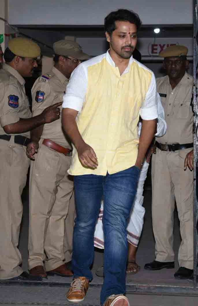 Nandu reached Abkari Bhavan, the office of the Prohibition and Excise Department, at 10 a.m., and the questioning started 30 minutes later. A four-member team questioned him about allegations that he takes drugs and also has links with peddlers arrested in the case. Nandu began his film career in 2007 with "100% love" in which he played a character caller Ajith, a role liked by the film buffs. He also acted in Ram Gopal Varma's movies "Ice Cream 2" and "365 days". Nandu is married to popular singer Geetha Madhuri. After his named first cropped up in the case, Nandu had uploaded a video on Facebook, denying that he consumes drugs or has links with peddlers. The SIT on Monday had questioned actor Tanish Alladi for four hours. Nandu is the 11th artist to be interrogated by the SIT, which has so far questioned top actors like Ravi Teja, Charmme Kaur and leading director Puri Jagannadh. Ananda Krishna,Nandu,SIT,Hyderabad Drug Case,Special Investigation Team