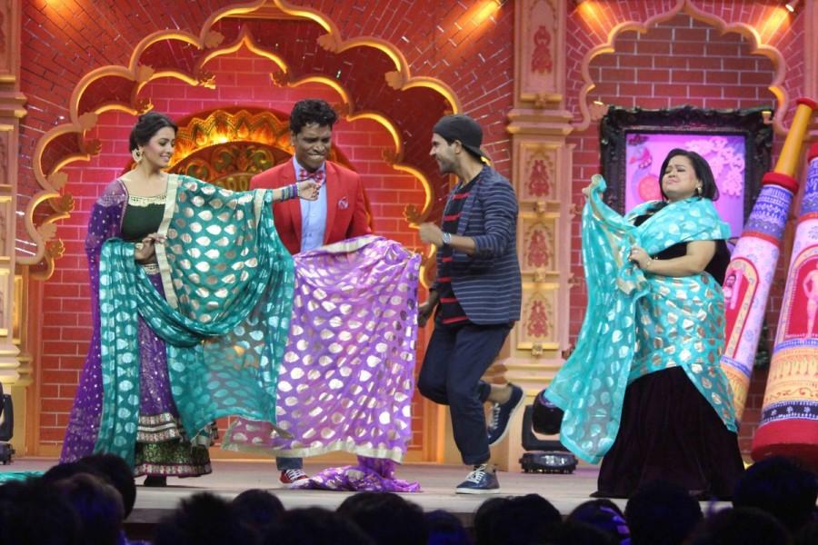 Ayushmann Khurrana, Rajkummar Rao and actress Kriti Sanon promote Bareilly Ki Barfi on Comedy Dangal sets in Mumbai on 1st August 2017. Ayushmann Khurrana and Kriti Sanon,Ayushmann Khurrana,Kriti Sanon,Comedy Danga,Bareilly Ki Barfi,Bareilly Ki Barfi promotion,Bareilly Ki Barfi movie promotion,Rajkummar Rao