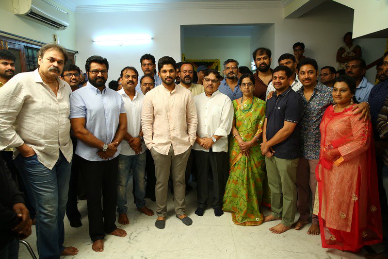 "He is not working towards six-pack abs. The director wants him to look as fit as possible to able to do justice to the role," he said. Bollywood composers Vishal-Shekhar will work on the tunes, while popular cinematographer-filmmaker Rajeev Ravi will crank the camera for the project. Tipped to be a patriotic-action film, it will be produced by Sirisha Lagadapati Sridhar and presented by Nagababu. The film also stars Anu Emmanuel, Arjun Sarja and Sarath Kumar. Allu Arjun,Naa Peru Surya,Naa Peru Surya movie launch,Naa Peru Surya launch,Naa Peru Surya begins,Allu Arjun in Naa Peru Surya,Anu Emmanuel,Arjun Sarja,Sarath Kumar