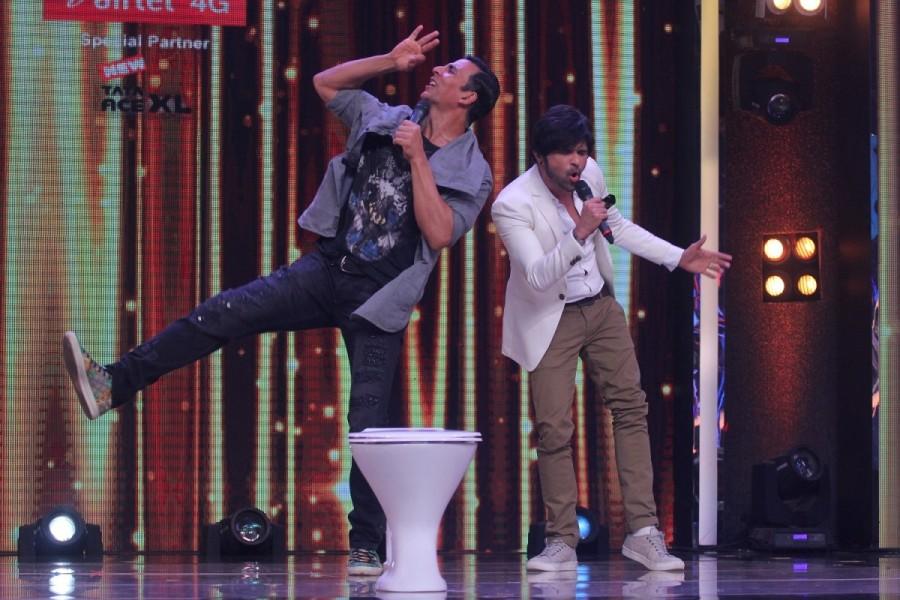 Actor Akshay Kumar promotes his upcoming film "Toilet: Ek Prem Katha" on the set of SaReGaMaPa Little Champs, in Mumbai. Akshay Kumar,actor Akshay Kumar,Toilet: Ek Prem Katha,Toilet: Ek Prem Katha promotion,Toilet: Ek Prem Katha movie promotion,Sa Re Ga Ma Pa,Sa Re Ga Ma Pa Little Champs