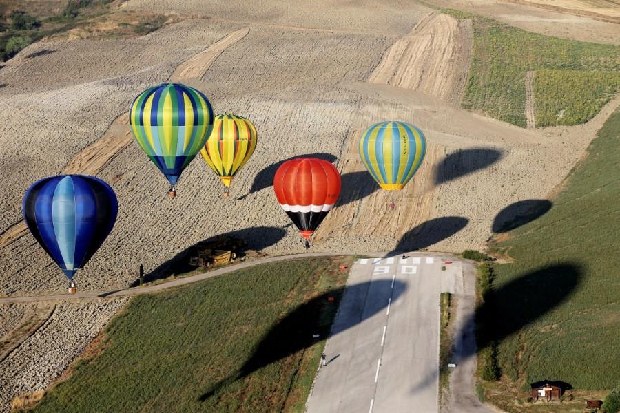 Hot air balloons fly during a hot air ballooning event in Todi, Italy, July 29, 2017. Hot air balloons,air balloons,air balloons over Italy,Umbrian countryside