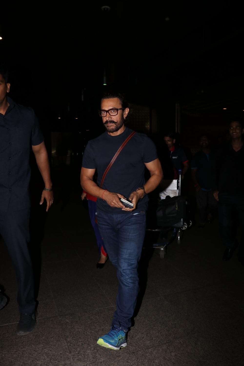 After completing his commitments as an actor for Thugs of Hindostan, Aamir Khan will be seen spearheading the promotions for his next production, Secret Superstar which will also showcase Aamir as 'daal main tadka', as the superstar describes best. Aamir Khan,actor Aamir Khan,Secret Superstar,Secret Superstar trailer,Secret Superstar trailer launch,Secret Superstar trailer launch pics,Secret Superstar trailer launch images,Secret Superstar trailer launch stills,Secret Superstar trailer launch pictur