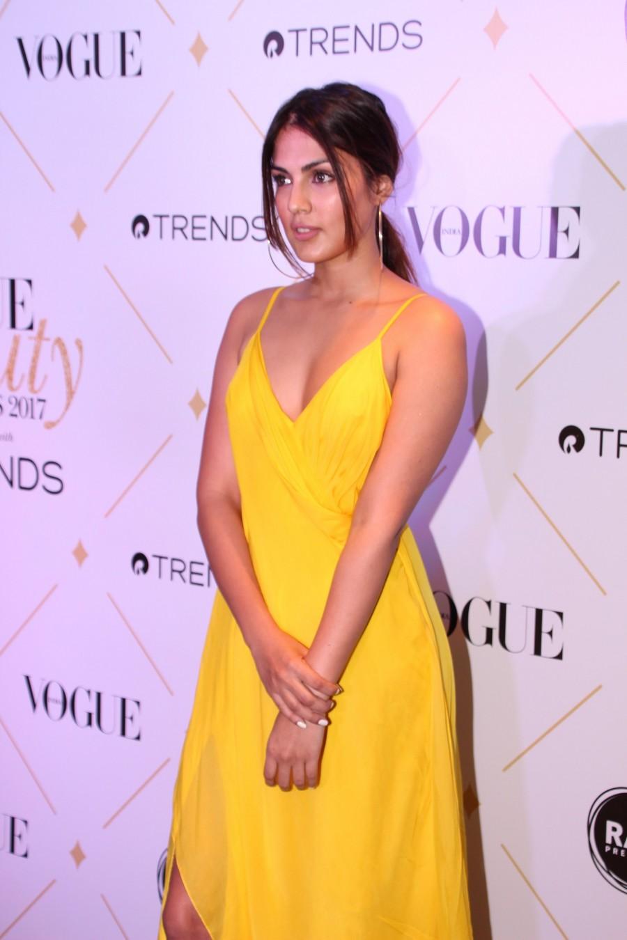 Rhea Chakraborty spotted at Vogue Beauty Awards 2017. Vogue Beauty Awards 2017,Vogue Beauty Awards,Pooja Hegde,Karishma Kapoor,Rhea Chakraborty,Shamita Shetty,Shweta Nanda