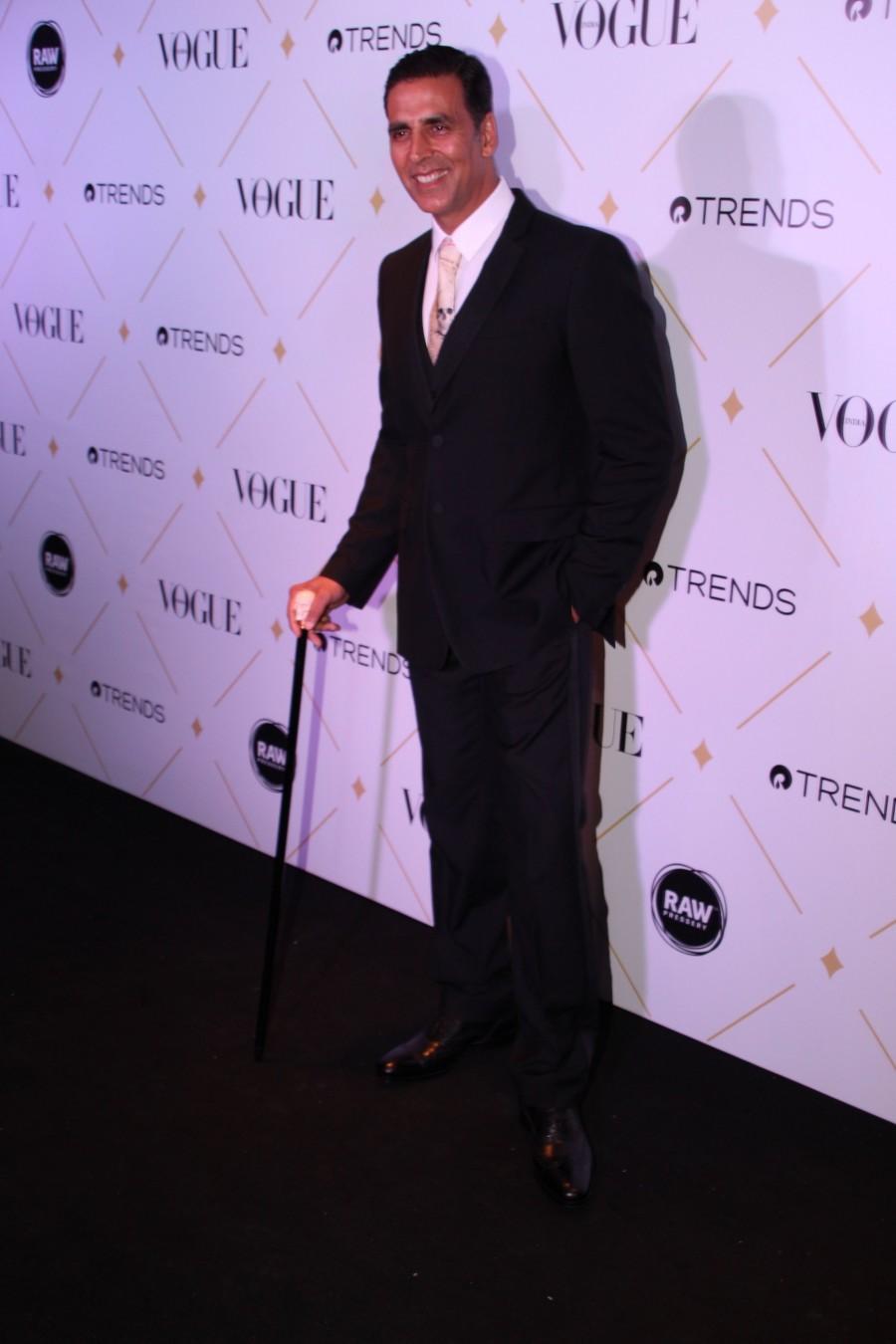 Akshay Kumar spotted at Vogue Beauty Awards 2017. Vogue Beauty Awards 2017,Vogue Beauty Awards,Akshay Kumar,Amitabh Bachchan,Shahid Kapoor,Varun Dhawan