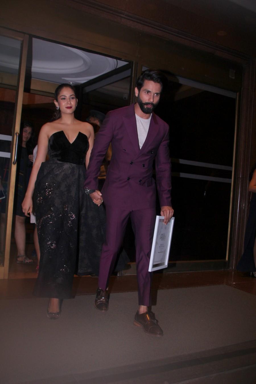 Shahid Kapoor and Mira Rajput spotted at Vogue Beauty Awards 2017. Vogue Beauty Awards 2017,Vogue Beauty Awards,Akshay Kumar,Amitabh Bachchan,Shahid Kapoor,Varun Dhawan