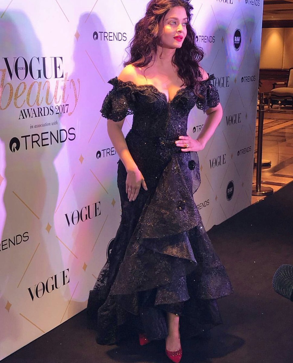 Indian film actress Aishwarya Rai Bachchan spotted at Vogue Beauty Awards 2017. Aishwarya Rai Bachchan,Aishwarya Rai,Aishwarya Rai Bachchan at Vogue Beauty Awards 2017,Aishwarya Rai at Vogue Beauty Awards 2017,Vogue Beauty Awards