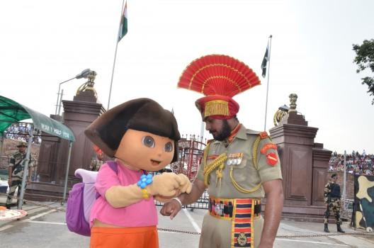 The force that spends the entire year away from their families protecting the nation’s over 7000 kilometers land border had the kids along with the toons pay them a visit to celebrate the auspicious occasion of Rakshabandhan in its true essence of “Surakshabandhan”.  Festivity, Respect and selflessness was at full display as children along with the toons tied the symbolic Rakhi to the soldiers as prelude to iconic retreat ceremony, thus saluting their bravery, selflessness and relentless commitment to the country.