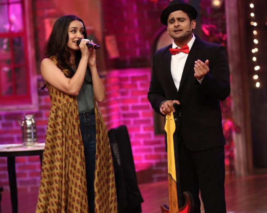 Actor Siddhanth Kapoor reveals his hidden talent at The Drama Company. Siddhanth Kapoor,actor Siddhanth Kapoor,Shraddha Kapoor,Haseena Parkar,Ankur Bhatia,Apoorva Lakhia