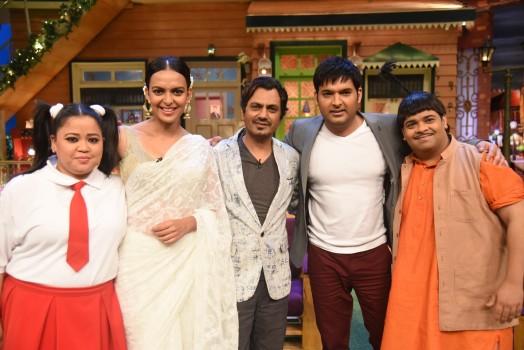 The Cast of The Kapil Sharma Show with Babumoshai Bandookbaaz.