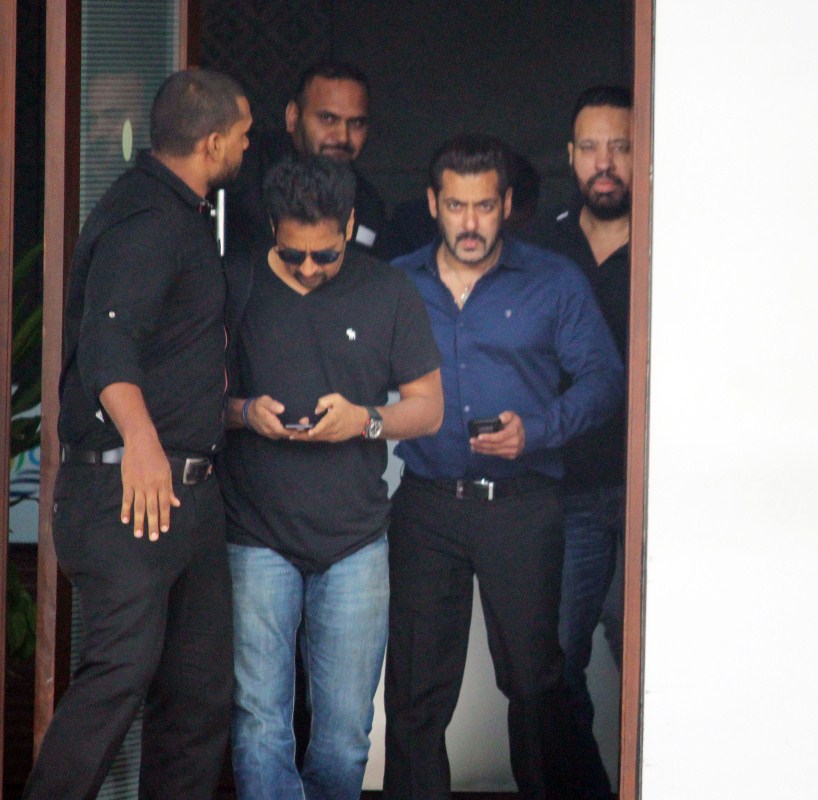 Salman Khan was recently spotted at Kalina Airport. Salman Khan,Salman Khan at Kalina Airport,Salman Khan spotted at Kalina Airport,Salman Khan snapped at Kalina Airport,actor Salman Khan,Salman Khan pics,Salman Khan images,Salman Khan stills,Salman Khan pictures