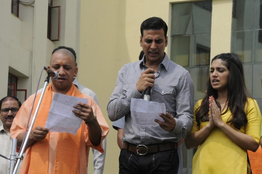 Akshay released the song on Twitter and wrote: "Next stop Agra! Unveiling the Toilet Anthem, ‘Toilet Ka Jugaad'!" The actor will be seen singing the song in the forthcoming episode of popular children's singing dance reality show "Sa Re Ga Ma Pa Li'l Champs Season 6". Akshay Kumar,actor Akshay Kumar,Toilet anthem,Toilet Ka Jugaad,Swachh Bharat campaign,Narendra Modi,PM Narendra Modi