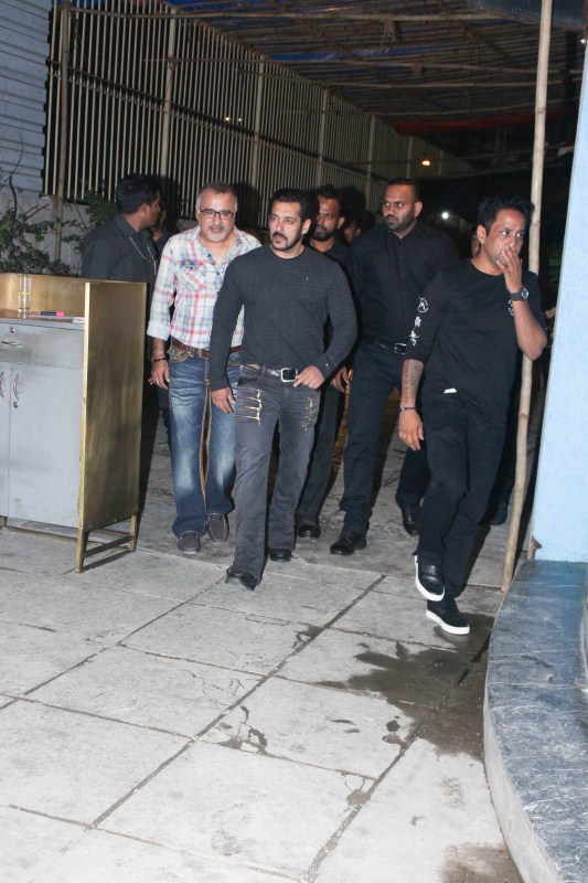Salman Khan snapped at Arbaaz Khan birthday bash. Salman Khan,actor Salman Khan,Salman Khan snapped at Arbaaz Khan birthday bash,Arbaaz Khan birthday bash,Arbaaz Khan birthday bash pics,Arbaaz Khan birthday bash images,Arbaaz Khan birthday bash stills,Arbaaz Khan birthday bash pictures,Arbaaz Khan birthd