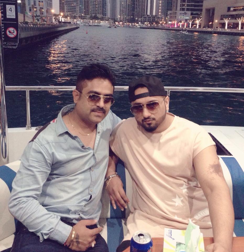 Yo Yo Honey Singh also had a special message in Punjabi for his friends as he signed off, "Zindabad Yaariyan kyunki Mitran da naa Chalda ee". Honey Singh is known to timely encourage and recognize the efforts of his friends on social media. With more than 30 million followers on Facebook, Honey Singh makes sure to promote the work of his near and dear ones. He is also known to back budding talent and share their work amongst his massive social media fan base. Yo Yo Honey Singh,Honey Singh,Yo Yo Honey Singh turns nostalgic,Friendship's Day,Friendship's Day special