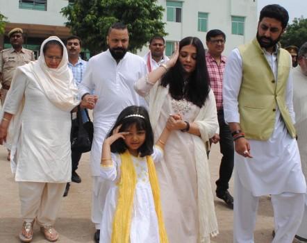 Bollywood actress Aishwarya Rai Bachchan on Saturday immersed the ashes of her late father here.