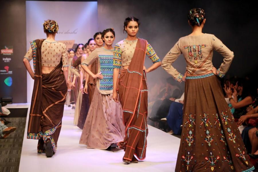 Purvi Doshi collection. Pranita Subhash,Lakshmi Sheshadri,Rahul Dev,Wear.Style Bangalore Fashion week grand finale,Wear.Style Bangalore Fashion week,Wear.Style Bangalore Fashion week 2017,Shruti Chopra,Govind Kumar Singh,Purvi Doshi,Rajyalakshmi Gubba,Zeba