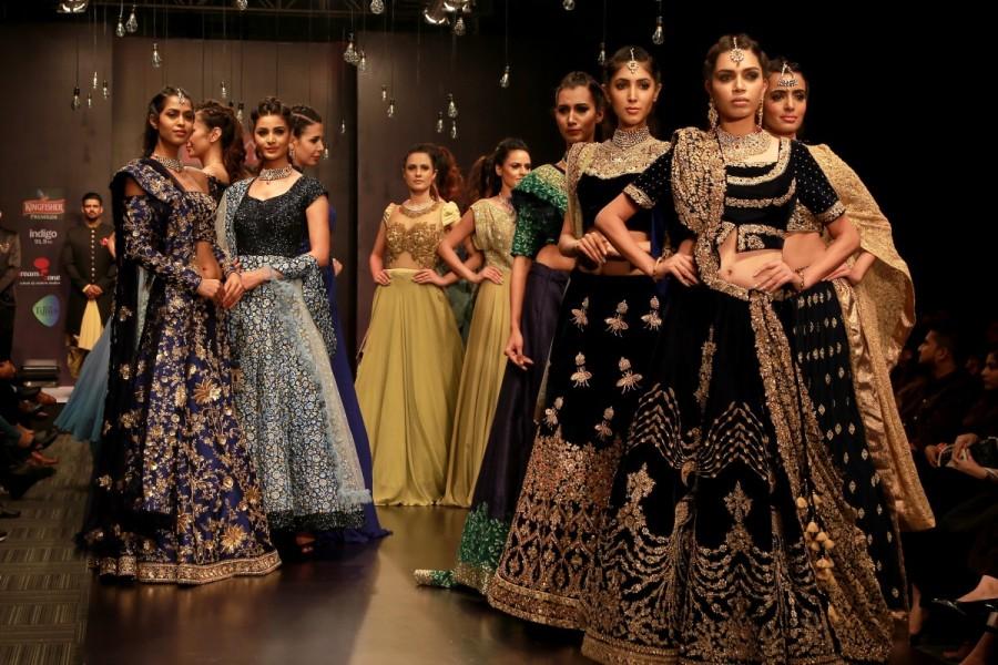 Libas collection by Riyaz Ghanji. Pranita Subhash,Lakshmi Sheshadri,Rahul Dev,Wear.Style Bangalore Fashion week grand finale,Wear.Style Bangalore Fashion week,Wear.Style Bangalore Fashion week 2017,Shruti Chopra,Govind Kumar Singh,Purvi Doshi,Rajyalakshmi Gubba,Zeba