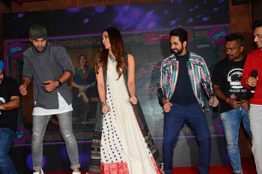 Bareilly Ki Barfi brings to celluloid for the first time the team of Kriti Sanon, Ayushmann Khurrana and Rajkummar Rao. Bareilly Ki Barfi is Ashiwny Iyer Tiwari's second film as a director and the film has created a lot of right noise and her direction has been praised by everyone. Kriti Sanon,Ayushmann Khurrana,Rajkummar Rao,Twist Kamariya,Twist Kamariya song,Twist Kamariya song launch,Bareilly Ki Barfi
