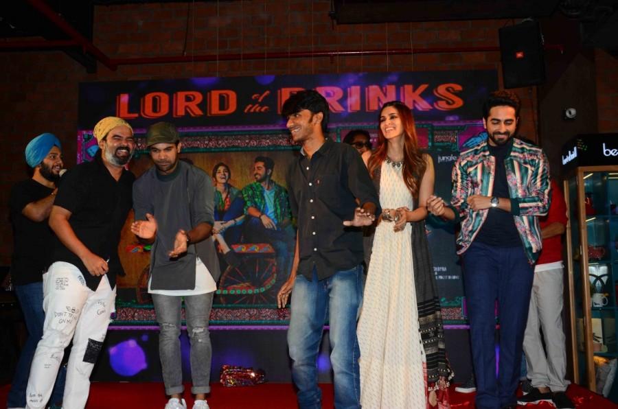 Bareilly Ki Barfi is produced by Junglee Pictures and BR Studios. The film is scheduled to release on 18th August 2017. Kriti Sanon,Ayushmann Khurrana,Rajkummar Rao,Twist Kamariya,Twist Kamariya song,Twist Kamariya song launch,Bareilly Ki Barfi