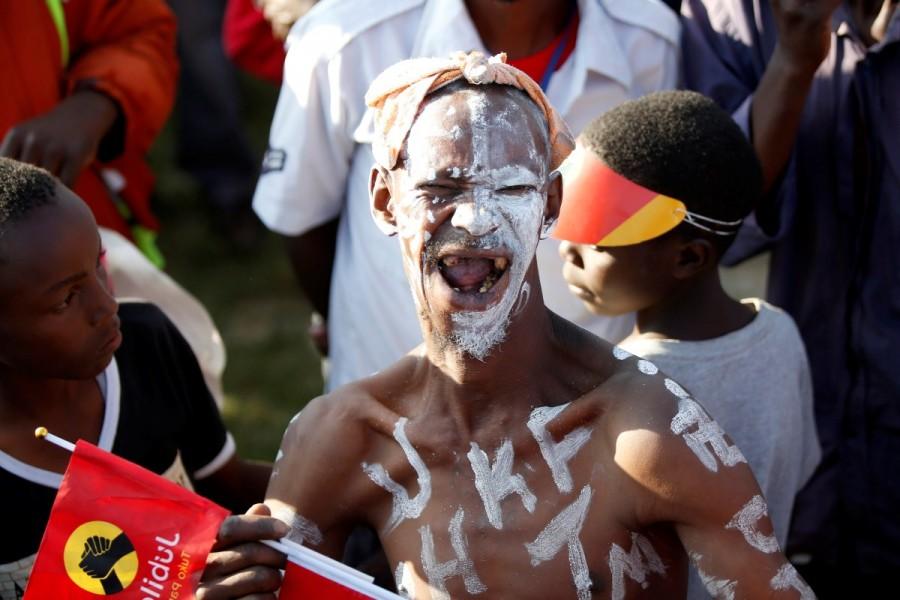 A supporter of Kenya's President Uhuru Kenyatta cheers during the last Jubilee Party campaign rally ahead of the August 8 election in Nakuru, Kenya. Kenya,Kenya election,Kenya gears up for election