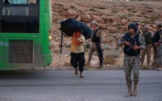 Syrians evacuate Lebanon border,Lebanon border camps,Syrian militants,Syrian militants and refugees,Syrian refugees,Nusra Front militants