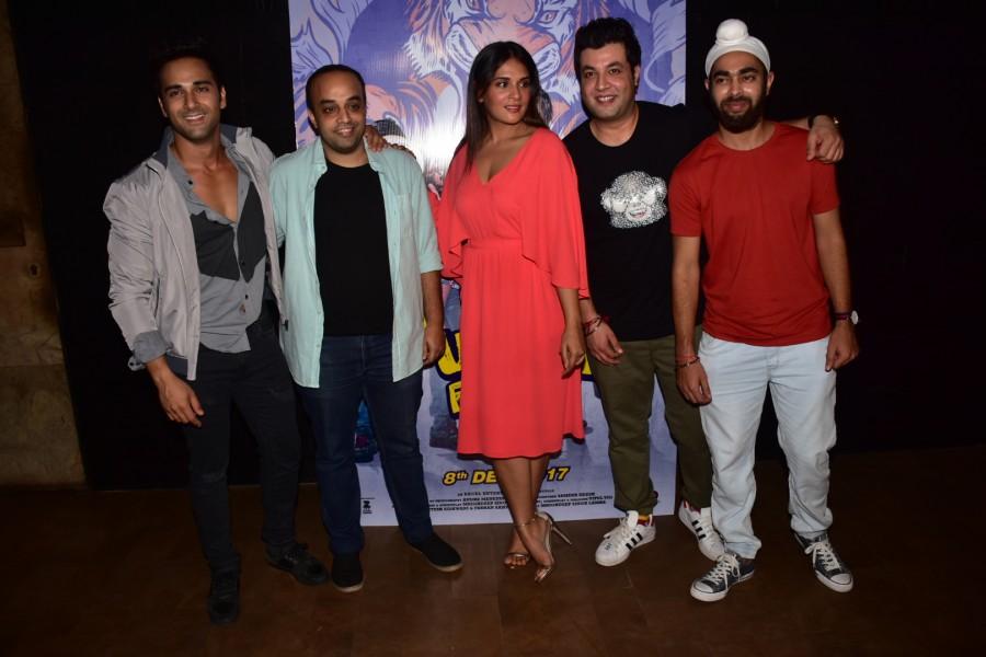The Team of Fukrey consisting of Pulkit Samrat, Richa Chadda, Varun Sharma, Ali Fazal and Manjot Singh along with producer Ritesh Sidhwani regrouped last evening to mark the arrival of the teaser of 'Fukrey Returns'. At a special preview of the teaser, the Fukrey team not only recreated their magic but also gave a sense of Deja vu as they exhibited their infectious energy. The Fukrey team came together to mark the commencement of their upcoming journey of 'Fukrey Returns' which is a sequel to 2013 release 'Fukrey'. Pulkit Samrat,Richa Chadda,Varun Sharma,Ali Fazal,Manjot Singh,Ritesh Sidhwani,Fukrey,Fukrey teaser