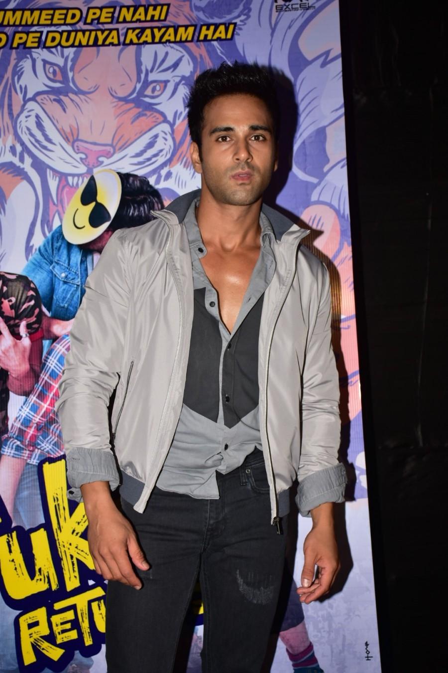 Produced by Excel Entertainment, 'Fukrey Returns' is directed by Mrighdeep Singh Lamba and is slated to release on 8th December 2017. Pulkit Samrat,Richa Chadda,Varun Sharma,Ali Fazal,Manjot Singh,Ritesh Sidhwani,Fukrey,Fukrey teaser