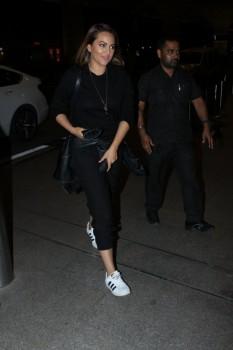 Bollywood film actress Sonakshi Sinha spotted at Mumbai Airport.