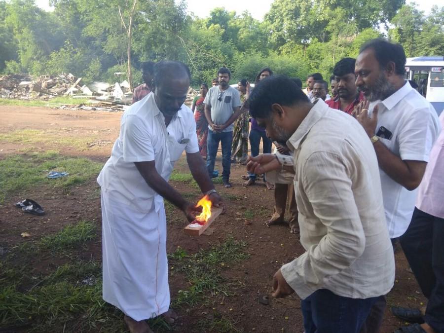 Sandakozhi 2 is an upcoming Tamil movie directed by N. Linguswamy. Vishal,actor Vishal,Vishal's 25th film,Sandakozhi 2,Sandakozhi 2 movie launch,Sandakozhi 2 movie pooja,Sandakozhi 2 movie launch pics,Sandakozhi 2 movie launch images,Sandakozhi 2 movie launch stills,Sandakozhi 2 movie launch pictures,Sandakozhi 2 mo