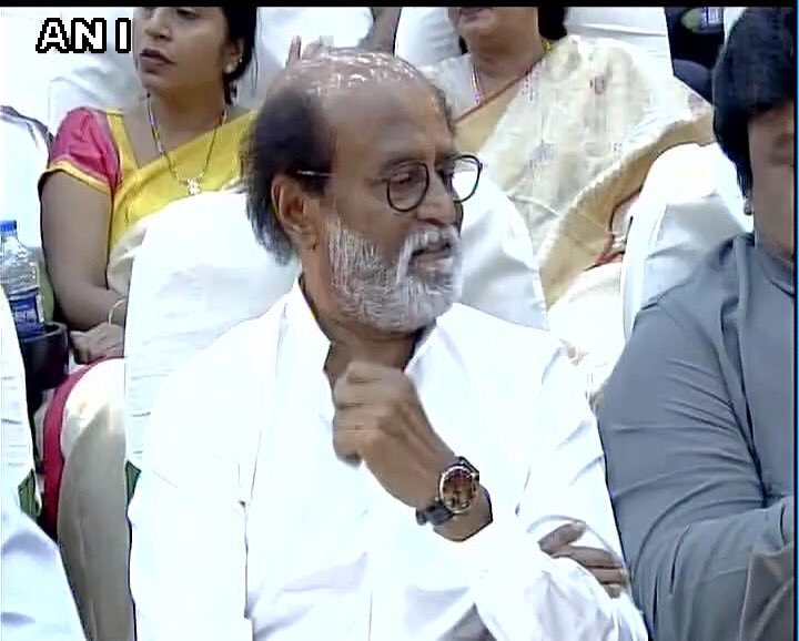 The DMK party also released a souvenir commemorating Murasoli's milestone. Rajinikanth and Kamal Haasan,Rajinikanth,Kamal Haasan,Murasoli 75 Event,Murasoli,DMK event