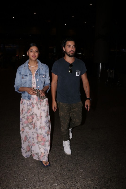 Actors Shruti Haasan and Michael Corsale spotted at Chhatrapati Shivaji Maharaj International airport. Shruti Haasan,actress Shruti Haasan,Shruti Haasan and Michael Corsale,Michael Corsale,Shruti Haasan rumoured boyfriend